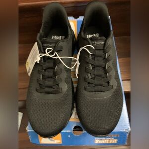 New Skechers Men's Black Knit Lace-Up Sneakers with White Tag. Size 8